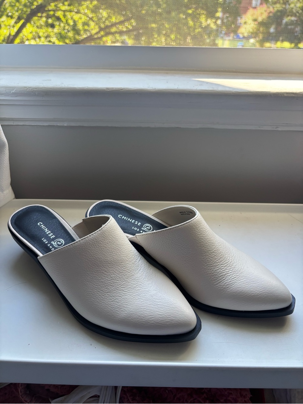 NWOT Chinese Laundry Millie Pointed Toe Mules - White - Size 5.5